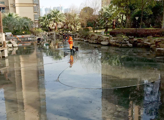 沙市景观池淤泥清理